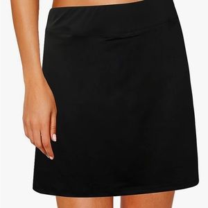EUC Oyamiki black active tennis skort size large